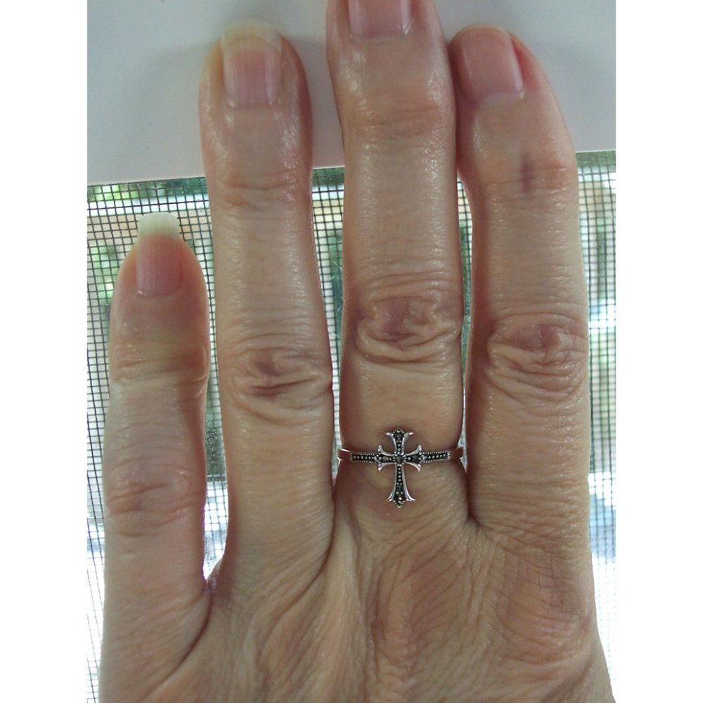 925 STERLING SILVER Dainty Medieval Cross Marcasite Ring - Picture 3 of 16